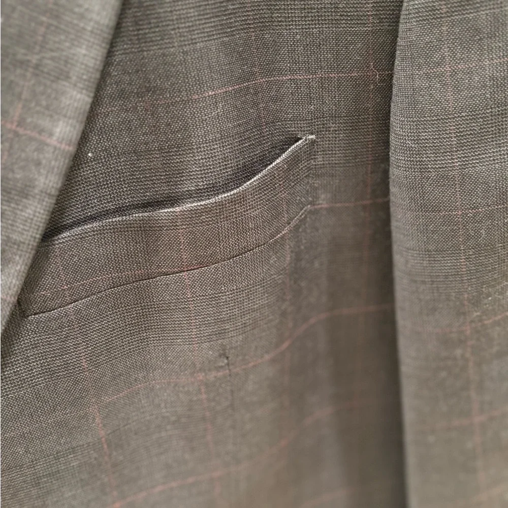 Stafford‎ like new wool grey blazer.  Size 44L.  Plaid pattern.